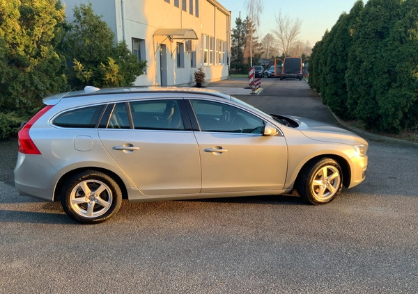 Volvo V60 cena 45500 przebieg: 201150, rok produkcji 2015 z Piastów małe 191